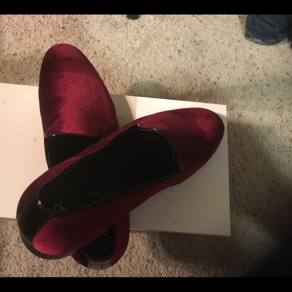 Shoes - Picture 2 of 5